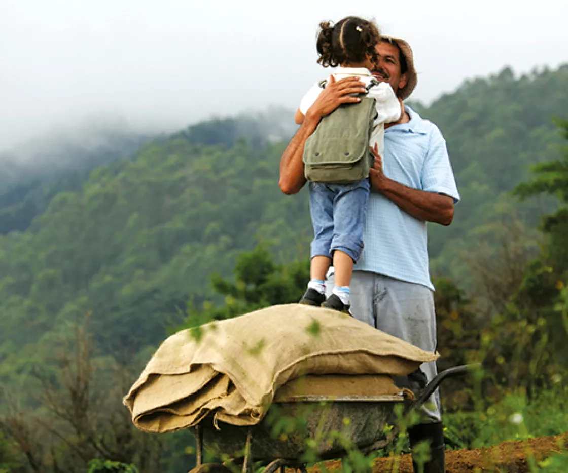280714_CoffeeFarmerWithDaughter_503x420